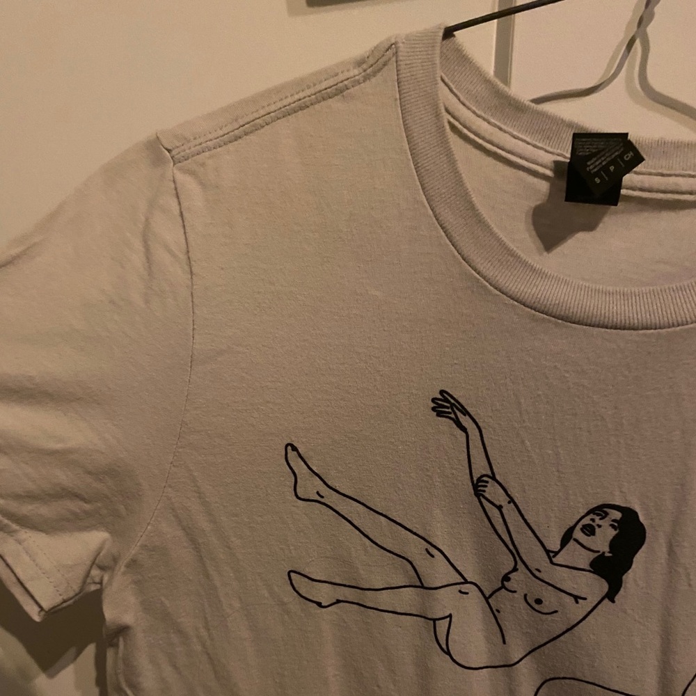 🌬 White Tee Shirt 🌬 - Picture 3 of 5